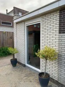 Aanbouw woning buiten