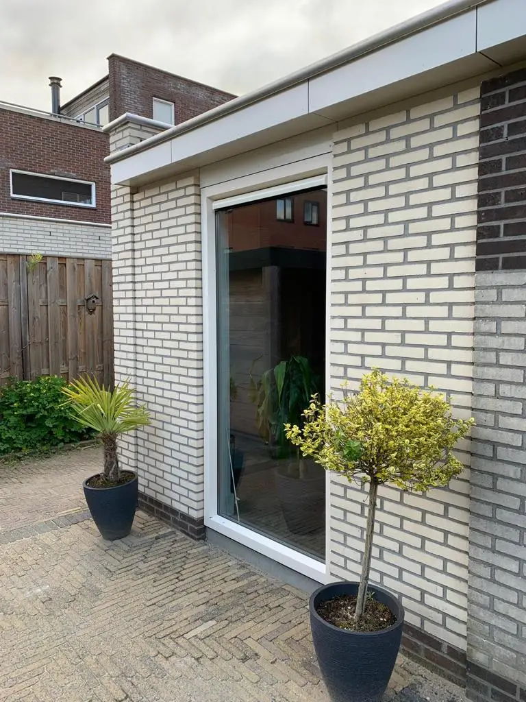 Aanbouw woning buiten