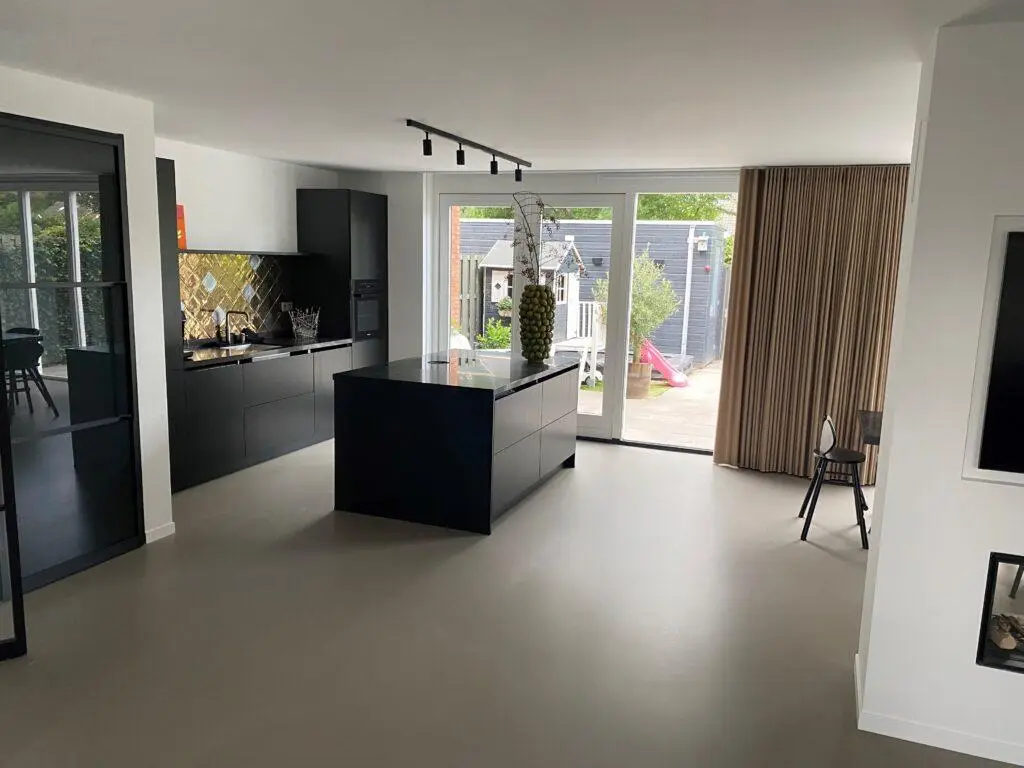 Aanbouw woning binnen