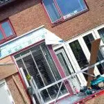 Alle rode delen zijn nu fris wit geschilderd en het WRC is twee keer in de lak gezet.